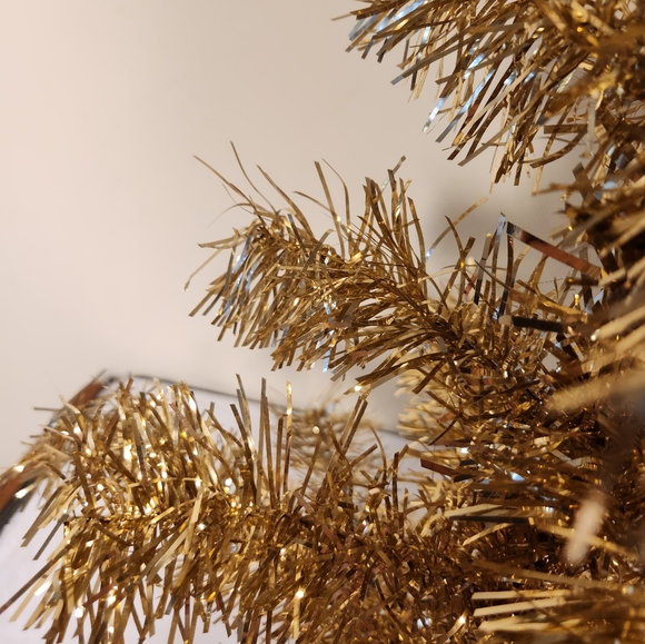 Vintage 24" Gold Aluminum Table Top Tinsel Christmas Tree With Wooden Base - Picture 5 of 11